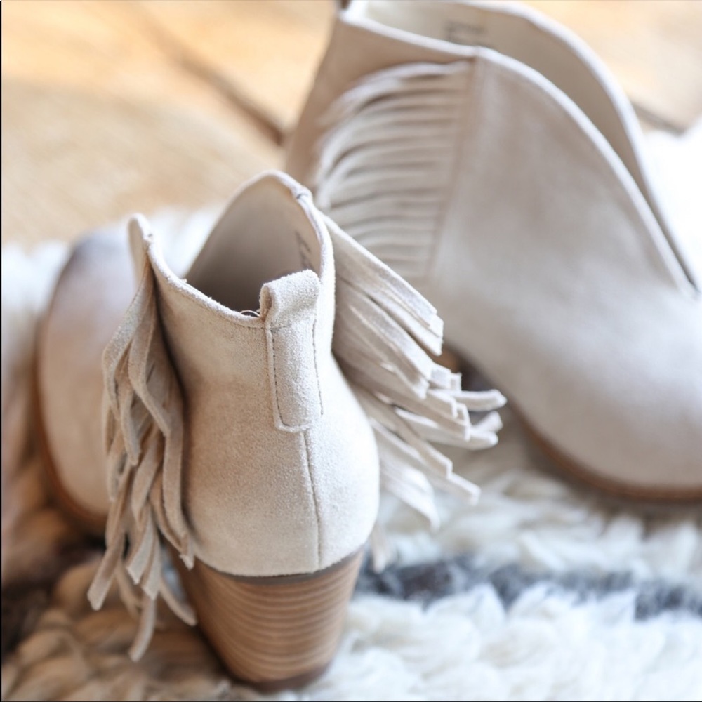 NIB Distressed Cream Fringe V Cut Ankle Boot_4